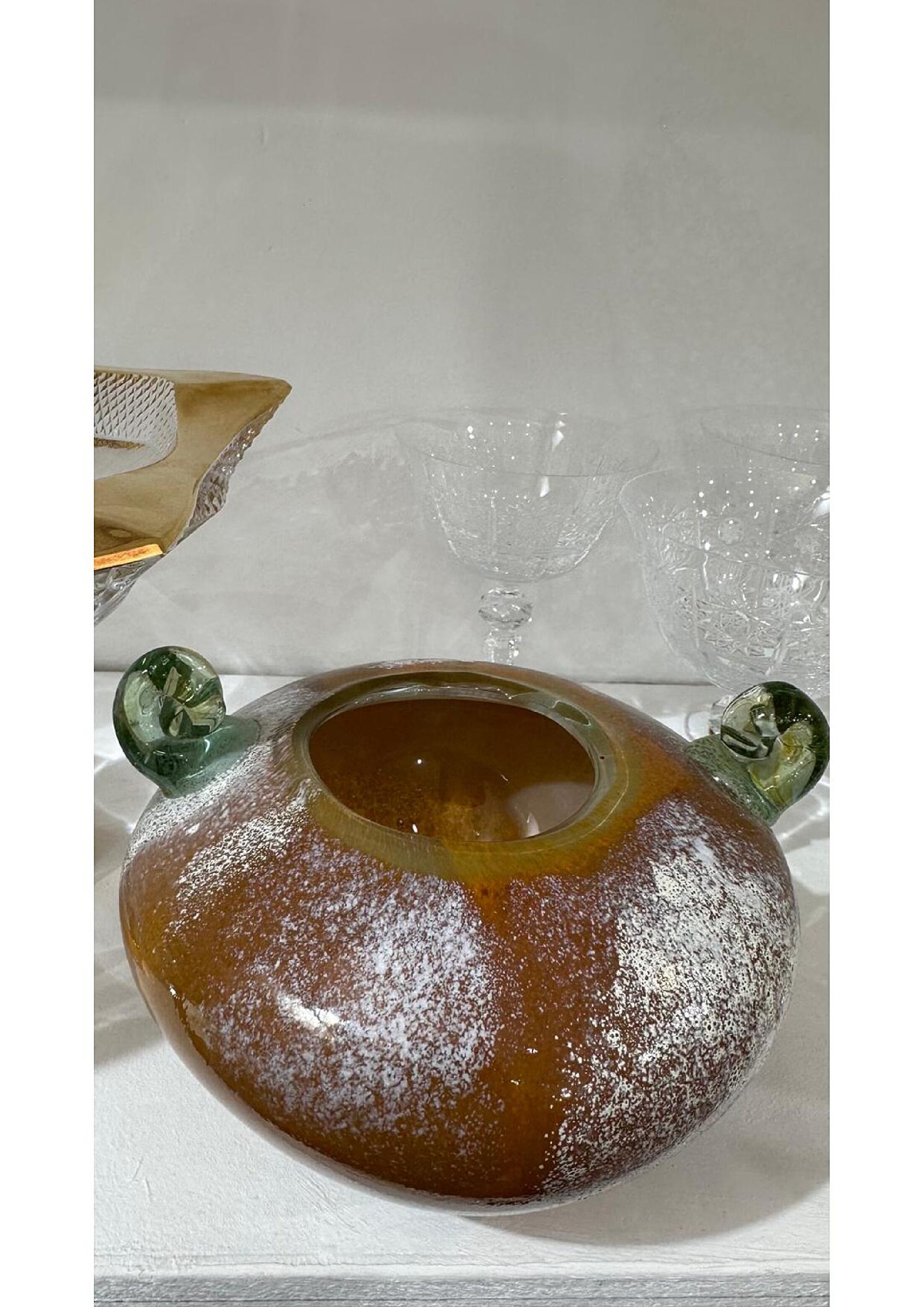 Vaza din sticla fondul plastic