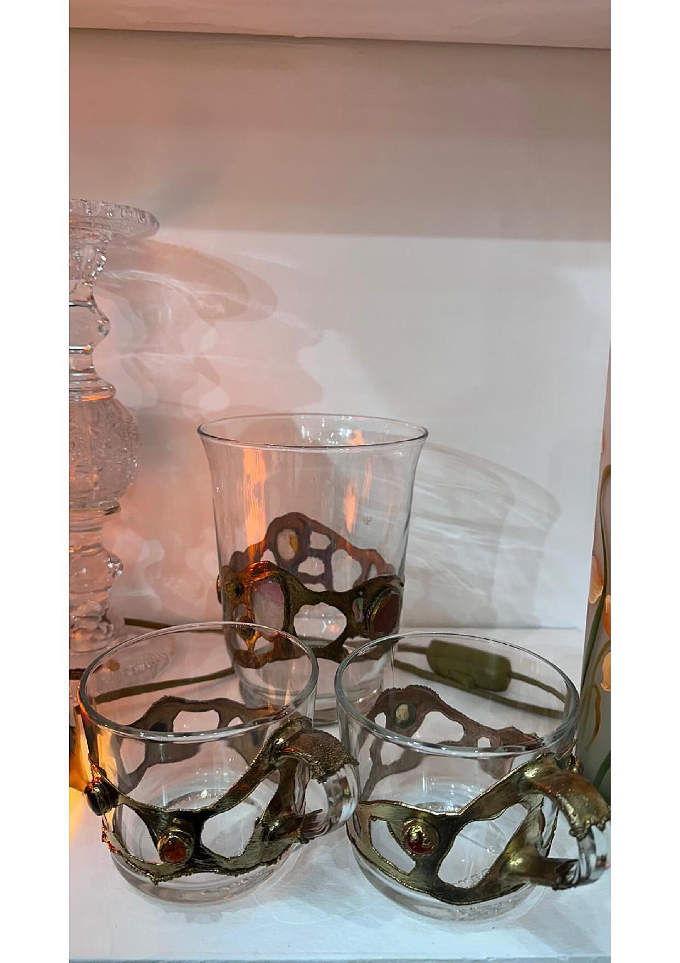 Ceasca ceai/cappuccino cu insertii metalice si pietre colorate